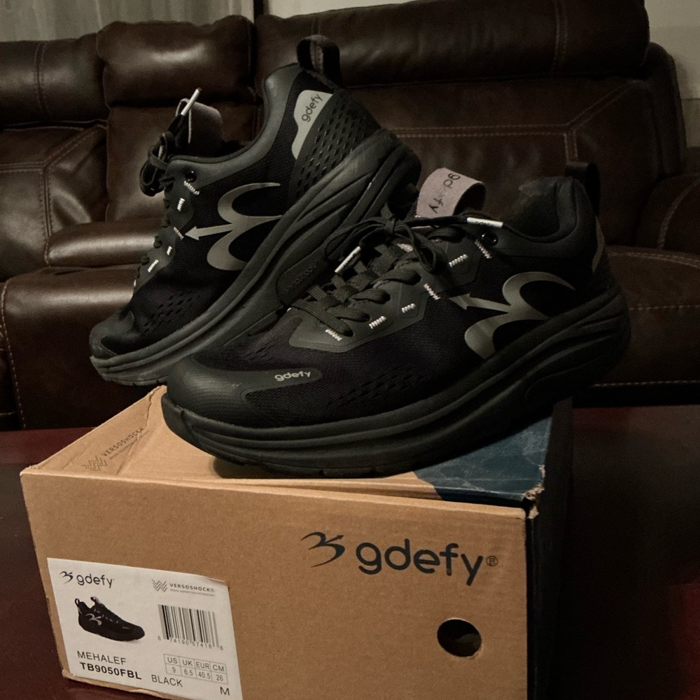On Running Men's Black and Gray Athletic Shoes